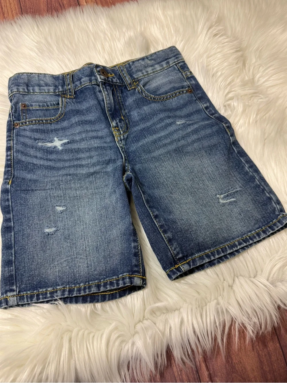 The Children’s Place Distressed Denim Shorts - Boys Size 8 in Medium Wash